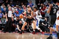 Griffin posts up Jimmy Butler
